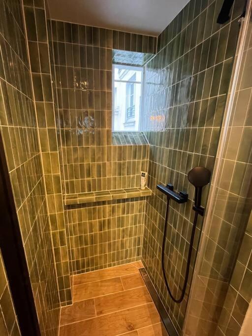 Appartement Bright 1 Bed In The Heart Of Hip Paris, Montorgueil Paris